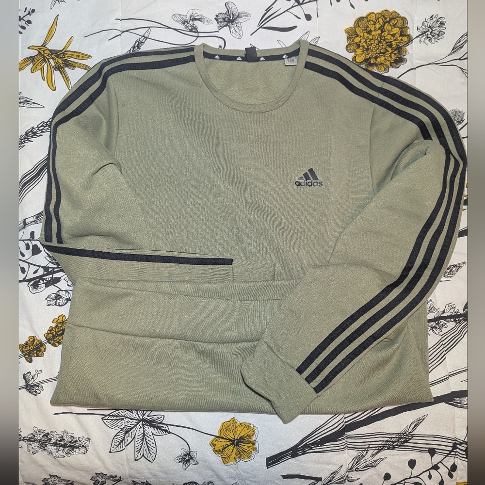 Adidas medium men's pull over sweater